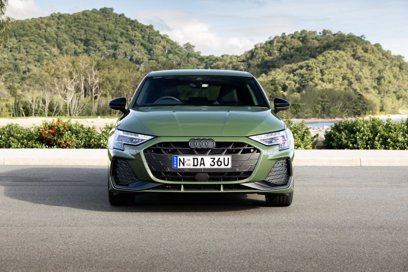 2025 Honda Civic LX e:HEV vs Audi A3 35 TFSI Sportback: Spec battle