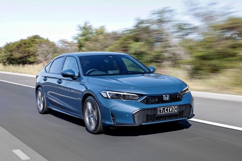 2025 Honda Civic LX e:HEV vs Audi A3 35 TFSI Sportback: Spec battle