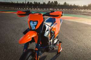 2026 KTM 690 Supermoto R