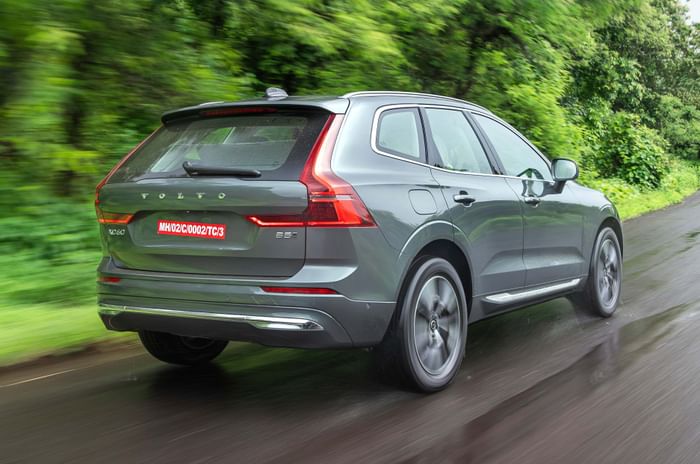 2025 Volvo XC60 facelift rear right tracking 2025 Volvo XC60 facelift rear right tracking