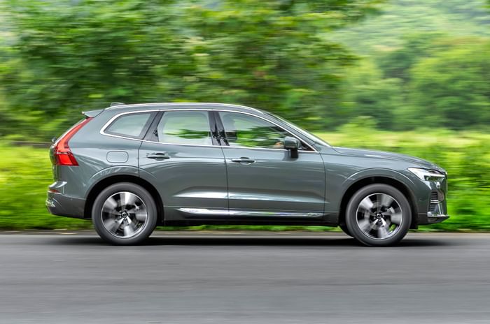 2025 Volvo XC60 facelift side pan 2025 Volvo XC60 facelift side pan