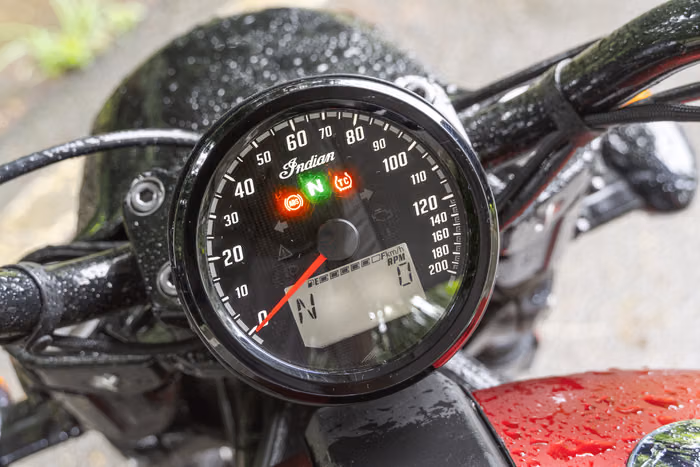 2025 Indian Scout Bobber analogue dash