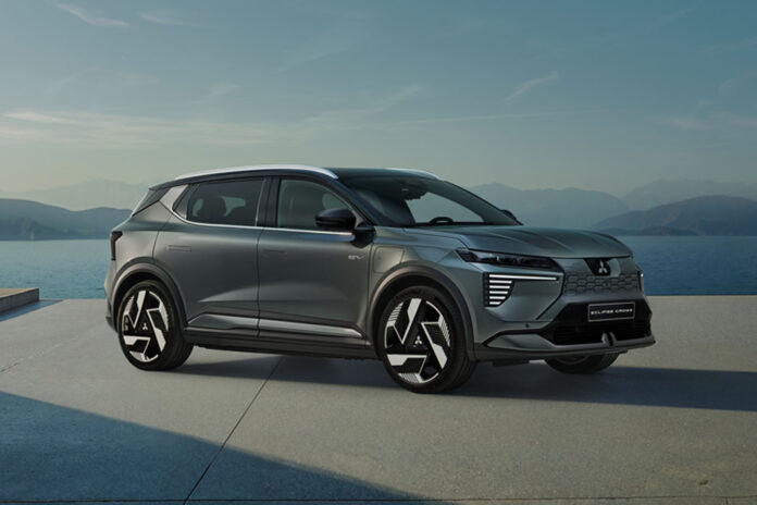 New-Mitsubishi-Eclipse-Cross-revealed-as-rebadged-Scenic.jpg