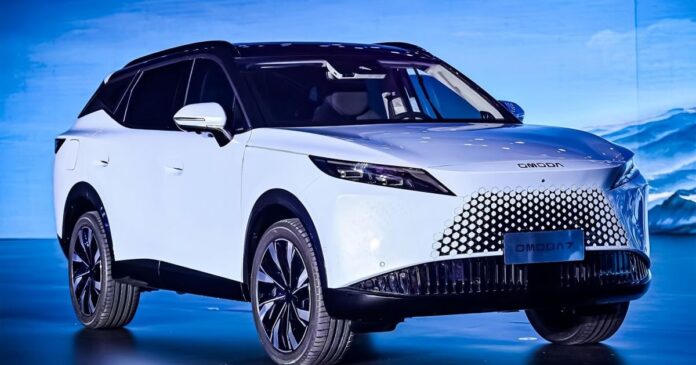 Omoda-5-hybrid-and-Omoda-7-PHEV-SUVs-on-the.jpg