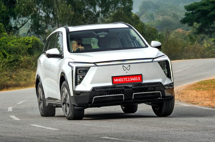 Mahindra XEV 9S cornering