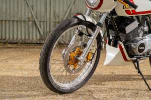 Yamaha R5 two-stroke café racer by Jets Forever