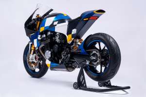 Modern Honda CB750 café racer by Carriero Corse